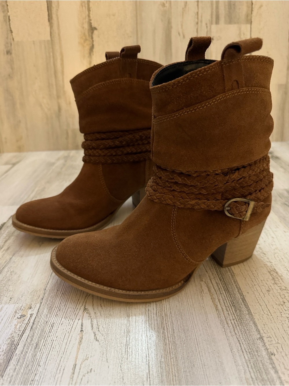 Dingo Soft Suede Braided Wrap Strap Round Toe Pull On Block Heeled Boot 7